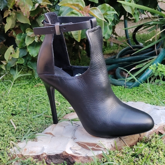 DIVORCE CLEARANCE-TAKING OFFERS Vince Women's Heels Made In Italy Sz 8 M Euro - Picture 6 of 13
